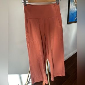Lululemon wide leg capris pant, barely wear, with wash tag, size 6,orange color.
